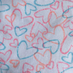 corazones azules y naranjas